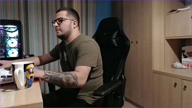 bigpuff hott online show from 10-28-25, 08:00