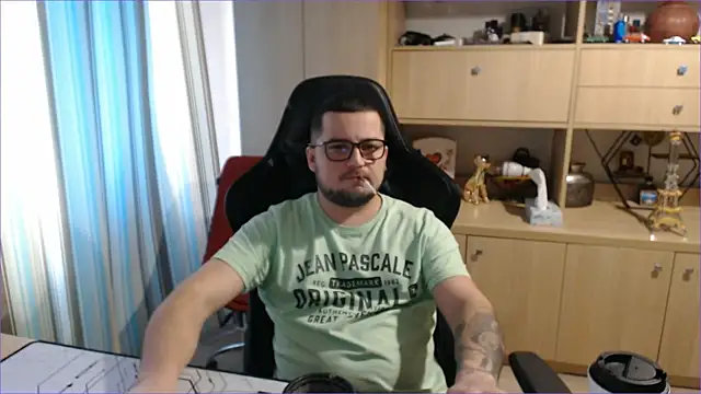 bigpuff hott online show from 11-14-25, 07:40