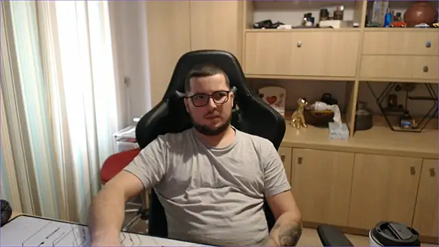 bigpuff hott online show from 11-17-25, 12:11