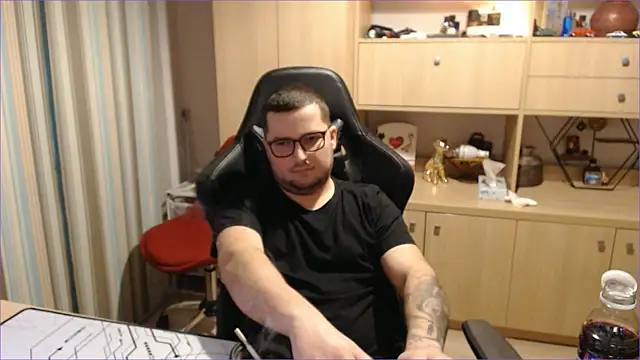 bigpuff hott online show from 11-19-25, 04:18