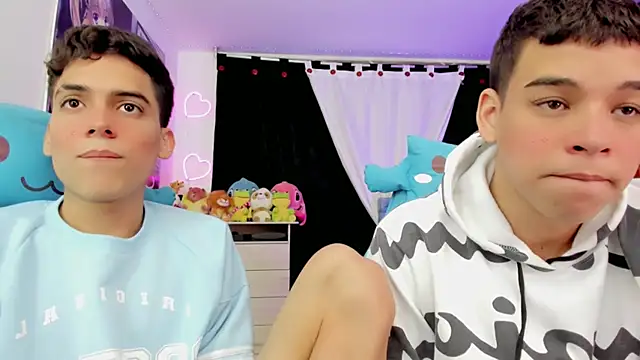 Snapshot of jake_and_joaquin chatting on 12-04-24, 04:10 jake and joaquin online show from 12-04-24, 04:10