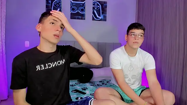 Snapshot of jake_and_joaquin chatting on 11-26-25, 08:32 jake and joaquin online show from 11-26-25, 08:32