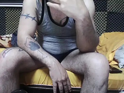 Snapshot of Arabeyes chatting on 10-28-25, 02:04 Arabeyes online show from 10-28-25, 02:04