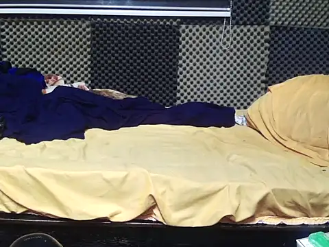 Snapshot of Arabeyes chatting on 10-31-25, 10:33 Arabeyes online show from 10-31-25, 10:33