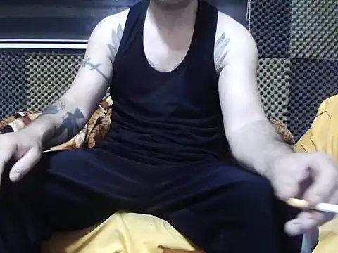 Snapshot of Arabeyes chatting on 11-15-25, 02:42 Arabeyes online show from 11-15-25, 02:42