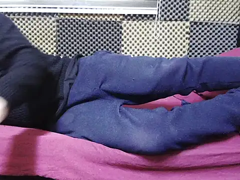 Snapshot of Arabeyes chatting on 12-18-25, 01:17 Arabeyes online show from 12-18-25, 01:17