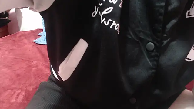 Snapshot of nadescomthxx chatting on 10-21-25, 01:45 nadescomthxx online show from 10-21-25, 01:45