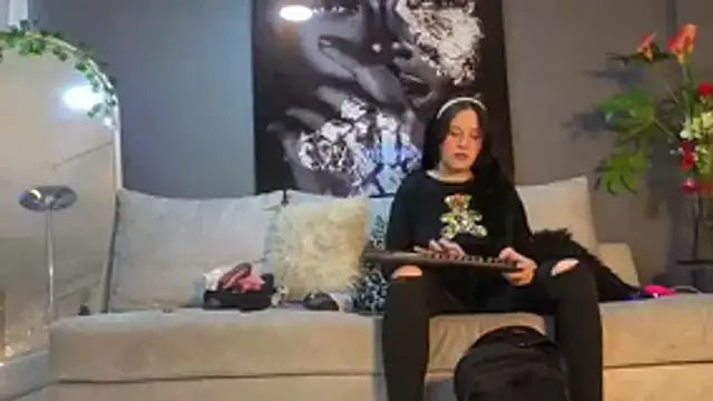 Snapshot of nadescomthxx chatting on 12-14-25, 07:07 nadescomthxx online show from 12-14-25, 07:07