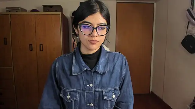 Snapshot of valerie__skyy chatting on 12-17-24, 02:44 valerie skyy online show from 12-17-24, 02:44