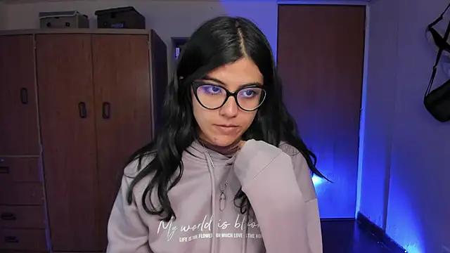 Snapshot of valerie__skyy chatting on 01-24-25, 01:24 valerie skyy online show from 01-24-25, 01:24