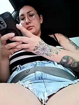 Snapshot of my-kitty chatting on 11-12-25, 09:25 my-kitty online show from 11-12-25, 09:25