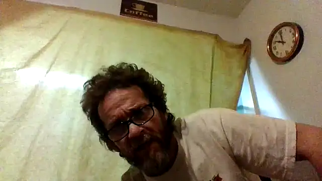 Snapshot of Woodywoodsup1 chatting on 12-14-25, 11:31 Woodywoodsup1 online show from 12-14-25, 11:31