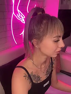 Snapshot of MiaMinx chatting on 12-29-24, 10:25 MiaMinx online show from 12-29-24, 10:25