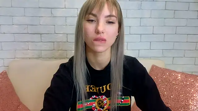 Snapshot of MiaMinx chatting on 02-12-25, 01:52 MiaMinx online show from 02-12-25, 01:52