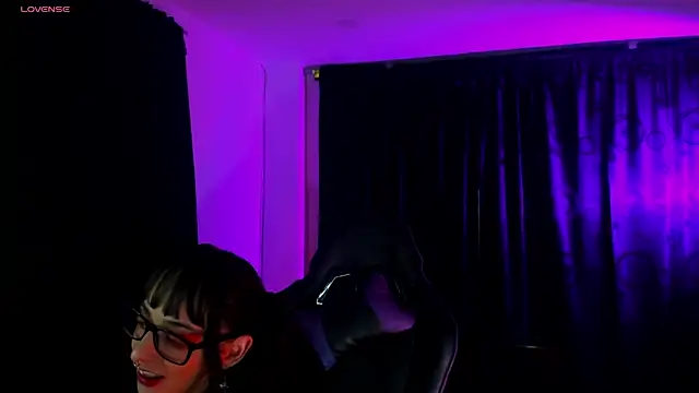 Kizzuky online show from 12-26-24, 03:49