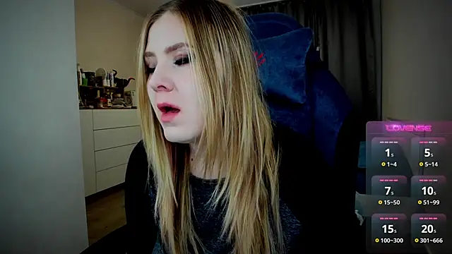 Olivia Munk online show from 10-11-25, 04:33