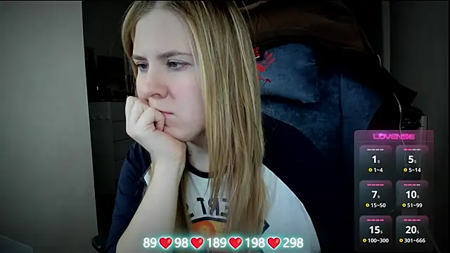 Olivia Munk online show from 11-22-25, 04:00