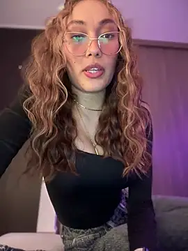 Snapshot of MichelleFerry_ chatting on 03-03-25, 01:42 MichelleFerry online show from 03-03-25, 01:42
