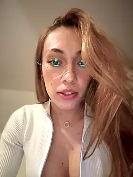 Snapshot of MichelleFerry_ chatting on 09-12-25, 02:22 MichelleFerry online show from 09-12-25, 02:22