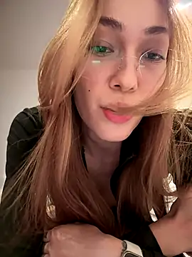 Snapshot of MichelleFerry_ chatting on 10-01-25, 01:44 MichelleFerry online show from 10-01-25, 01:44