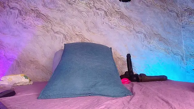 jones maddy  online show from 11-15-25, 12:02