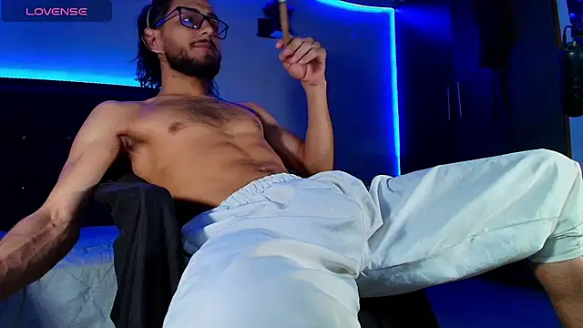 Snapshot of kuzzcoo chatting on 11-03-25, 03:19 kuzzcoo online show from 11-03-25, 03:19