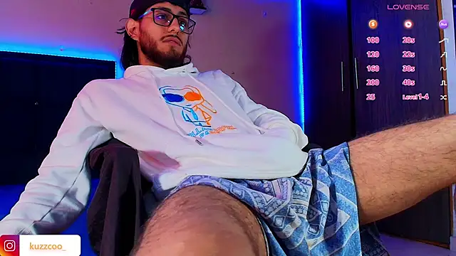 Snapshot of kuzzcoo chatting on 11-13-25, 03:55 kuzzcoo online show from 11-13-25, 03:55