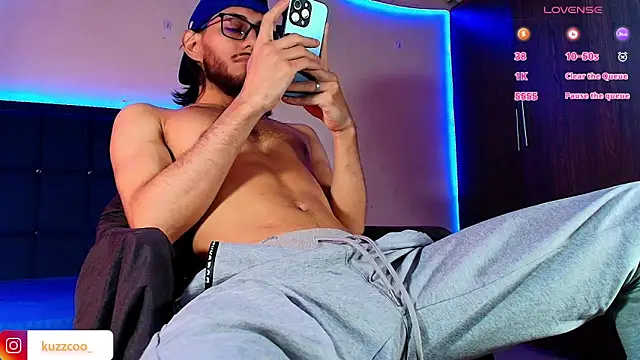 Snapshot of kuzzcoo chatting on 11-18-25, 02:43 kuzzcoo online show from 11-18-25, 02:43