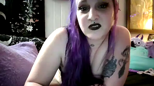 Snapshot of LunaLilith chatting on 02-13-25, 10:55 LunaLilith online show from 02-13-25, 10:55