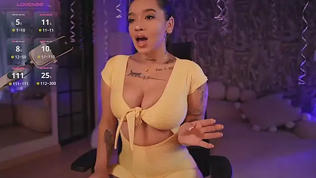 HannahW  online show from 10-12-25, 12:59