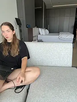 Snapshot of Nura_n_Sarah chatting on 10-10-25, 04:00 Nura n Sarah online show from 10-10-25, 04:00