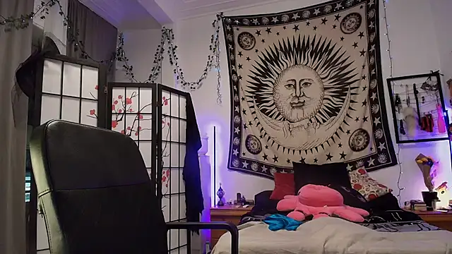 Snapshot of iammistress chatting on 10-15-25, 06:30 iammistress online show from 10-15-25, 06:30