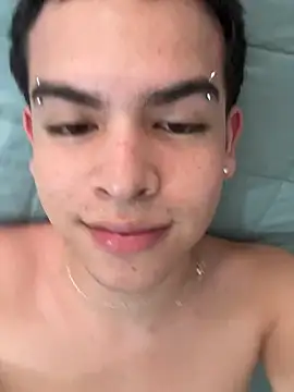 Snapshot of Blum_icee chatting on 02-04-25, 07:44 Blum icee online show from 02-04-25, 07:44