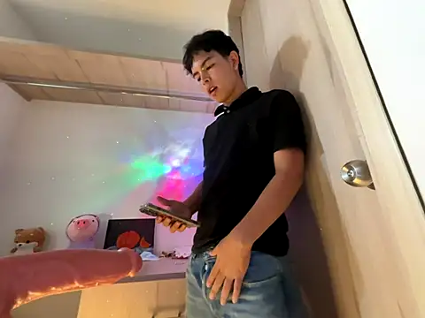 Snapshot of Blum_icee chatting on 11-15-25, 04:36 Blum icee online show from 11-15-25, 04:36