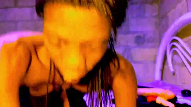 Snapshot of nzanizy chatting on 12-21-25, 10:39 nzanizy online show from 12-21-25, 10:39