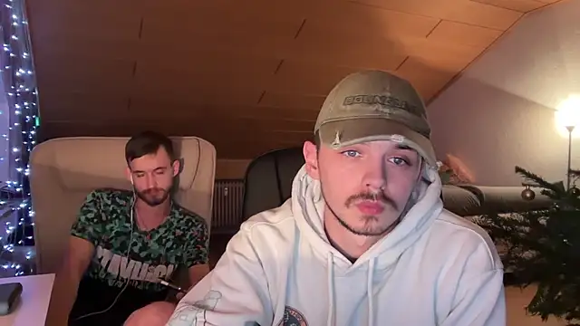 Snapshot of naked_psy chatting on 01-06-25, 12:27 naked psy online show from 01-06-25, 12:27