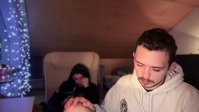 Snapshot of naked_psy chatting on 01-08-25, 04:12 naked psy online show from 01-08-25, 04:12