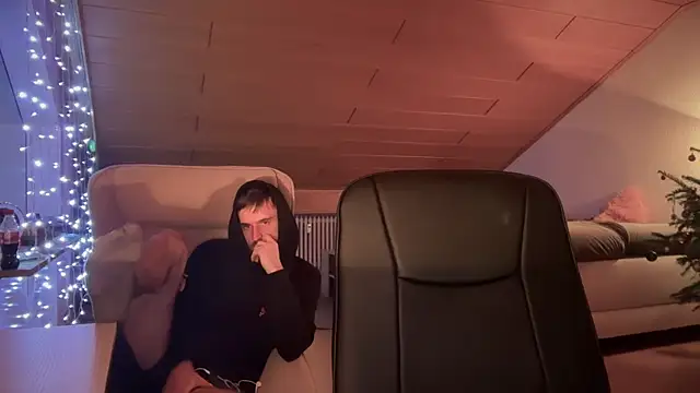 Snapshot of naked_psy chatting on 01-09-25, 02:11 naked psy online show from 01-09-25, 02:11