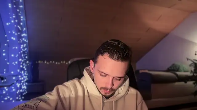 Snapshot of naked_psy chatting on 01-10-25, 01:42 naked psy online show from 01-10-25, 01:42