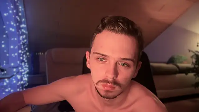 Snapshot of naked_psy chatting on 01-10-25, 04:44 naked psy online show from 01-10-25, 04:44