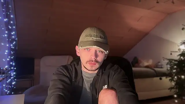 Snapshot of naked_psy chatting on 01-13-25, 04:39 naked psy online show from 01-13-25, 04:39