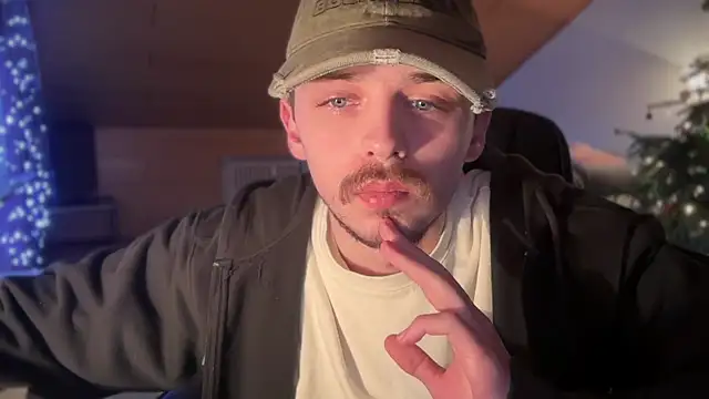 Snapshot of naked_psy chatting on 01-16-25, 07:49 naked psy online show from 01-16-25, 07:49