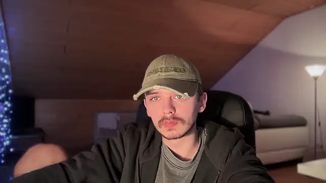 Snapshot of naked_psy chatting on 01-22-25, 06:20 naked psy online show from 01-22-25, 06:20