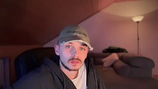 Snapshot of naked_psy chatting on 02-04-25, 12:29 naked psy online show from 02-04-25, 12:29