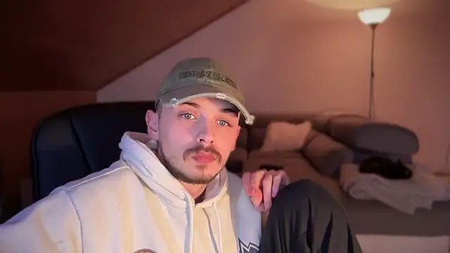 Snapshot of naked_psy chatting on 02-05-25, 12:53 naked psy online show from 02-05-25, 12:53