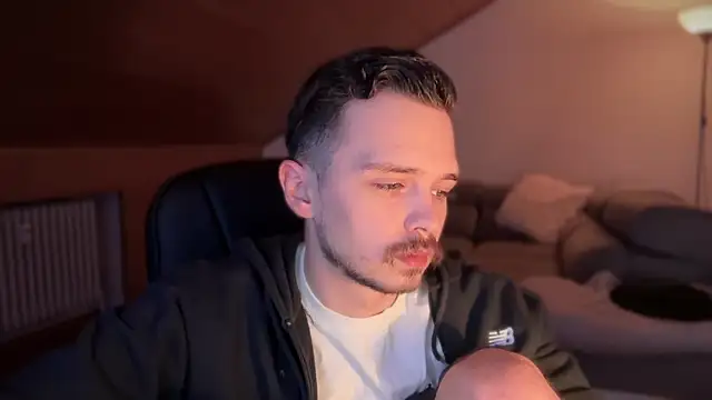 Snapshot of naked_psy chatting on 02-07-25, 04:06 naked psy online show from 02-07-25, 04:06