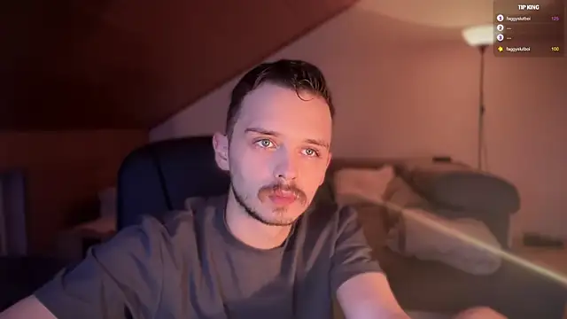 Snapshot of naked_psy chatting on 02-08-25, 11:24 naked psy online show from 02-08-25, 11:24