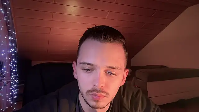 Snapshot of naked_psy chatting on 02-15-25, 11:47 naked psy online show from 02-15-25, 11:47