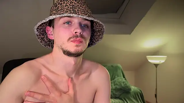 Snapshot of naked_psy chatting on 03-09-25, 10:41 naked psy online show from 03-09-25, 10:41