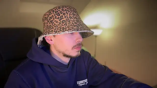 Snapshot of naked_psy chatting on 03-12-25, 03:46 naked psy online show from 03-12-25, 03:46